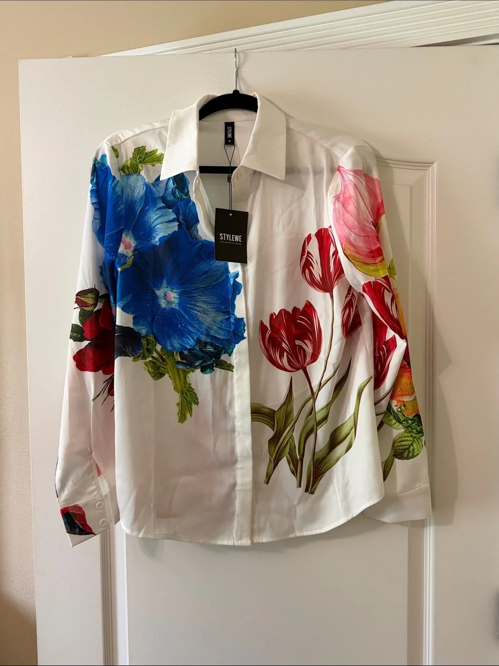 Stylewe White Button-Up Shirt with Blue & Red Floral Print - Picture 1 of 4